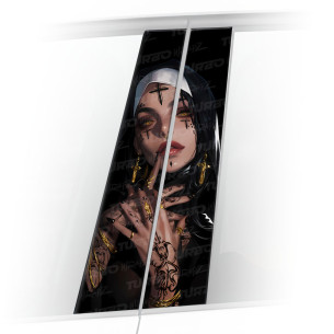 Naklejka na słupek samochodowy Zakonnica z Tatuażami | TurboWrapz.com