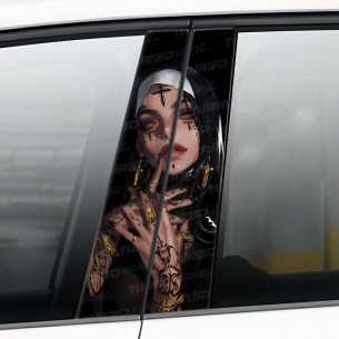 Naklejka na słupek samochodowy Zakonnica z Tatuażami | TurboWrapz.com 2